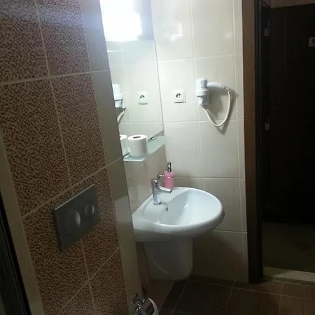 Hosta Hotel 2*